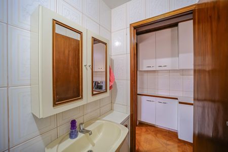 Casa à venda com 250m², 4 quartos e 1 vagaBanheiro