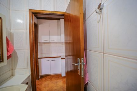 Casa à venda com 250m², 4 quartos e 1 vaga Casa à venda com 250m², 4 quartos e 1 vagaBanheiro