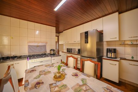 Casa à venda com 250m², 4 quartos e 1 vaga Casa à venda com 250m², 4 quartos e 1 vagaCozinha