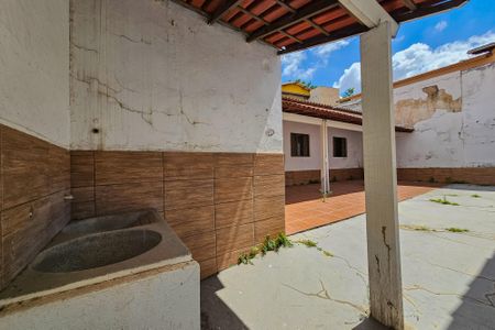 Fundos de casa para alugar com 3 quartos, 447m² em Santa Amelia, Belo Horizonte