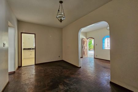 sala de casa para alugar com 3 quartos, 447m² em Santa Amelia, Belo Horizonte