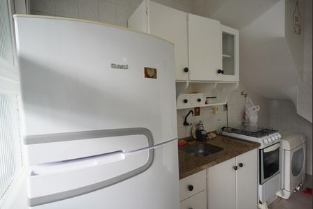 Cozinha de apartamento para alugar com 1 quarto, 90m² em Passo da Areia, Porto Alegre