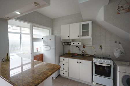 Cozinha de apartamento para alugar com 1 quarto, 90m² em Passo da Areia, Porto Alegre