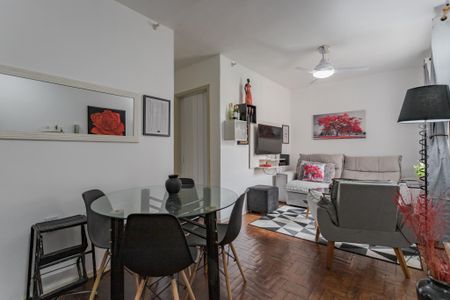 Sala de apartamento para alugar com 1 quarto, 51m² em São Sebastião, Porto Alegre
