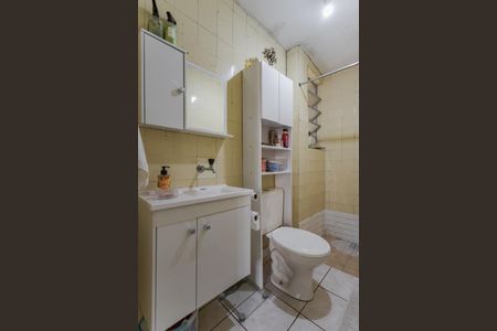 Banheiro de apartamento para alugar com 1 quarto, 51m² em São Sebastião, Porto Alegre