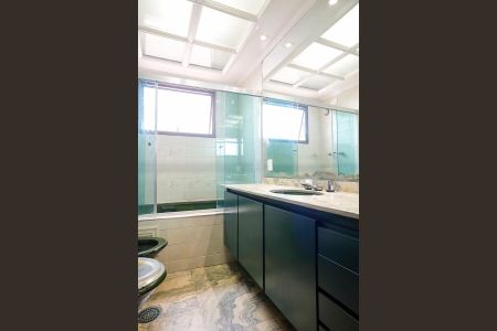 Apartamento à venda com 190m², 4 quartos e 4 vagasBanheiro