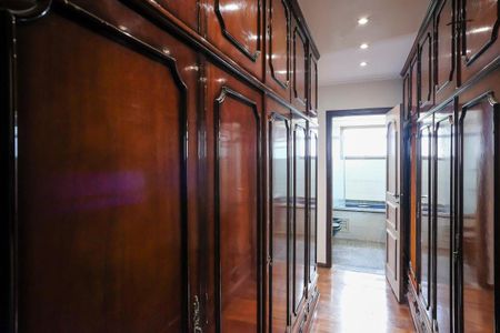 Apartamento à venda com 190m², 4 quartos e 4 vagasCloset da suíte 1