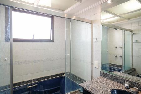 Apartamento à venda com 190m², 4 quartos e 4 vagasBanheiro da suíte 1