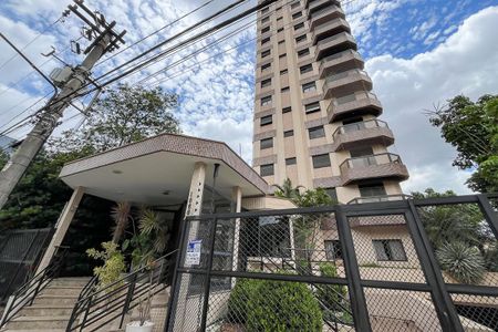 Apartamento à venda com 190m², 4 quartos e 4 vagasFachada + plaquinha