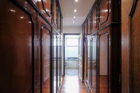 Apartamento à venda com 190m², 4 quartos e 4 vagasCloset da suíte 1