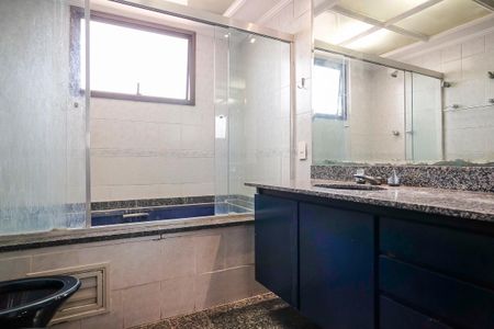 Apartamento à venda com 190m², 4 quartos e 4 vagasBanheiro da suíte 1