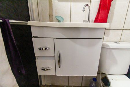 Casa à venda com 70m², 2 quartos e sem vaga Casa à venda com 70m², 2 quartos e sem vagaBanheiro