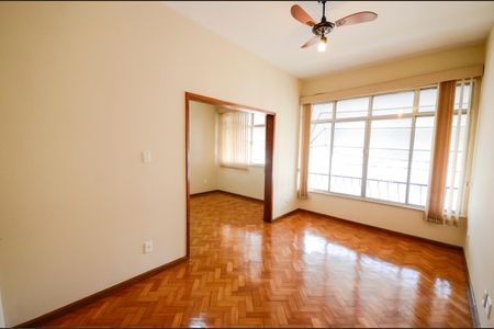 Apartamento à venda com 81m², 2 quartos e 1 vaga Apartamento à venda com 81m², 2 quartos e 1 vagaSala