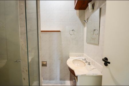 Apartamento à venda com 81m², 2 quartos e 1 vaga Apartamento à venda com 81m², 2 quartos e 1 vagaBanheiro
