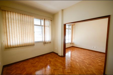 Apartamento à venda com 81m², 2 quartos e 1 vaga Apartamento à venda com 81m², 2 quartos e 1 vagaSala