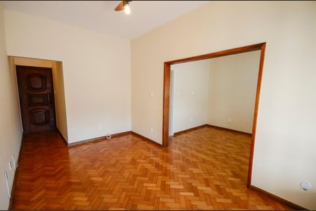 Apartamento à venda com 81m², 2 quartos e 1 vaga Apartamento à venda com 81m², 2 quartos e 1 vagaSala