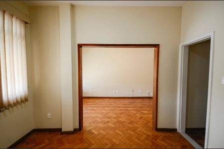 Apartamento à venda com 81m², 2 quartos e 1 vaga Apartamento à venda com 81m², 2 quartos e 1 vagaSala