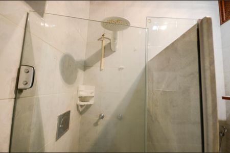 Apartamento à venda com 81m², 2 quartos e 1 vaga Apartamento à venda com 81m², 2 quartos e 1 vagaBanheiro