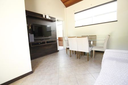 Sala de casa de condomínio para alugar com 1 quarto, 53m² em Itapuã, Salvador