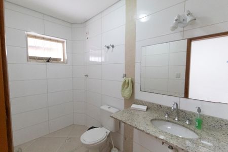 Casa à venda com 300m², 5 quartos e 3 vagasBanheiro da Suíte 2