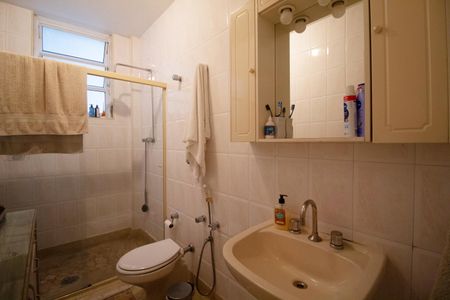 Apartamento à venda com 160m², 3 quartos e 2 vagasBanheiro 