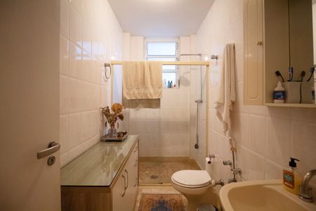 Apartamento à venda com 160m², 3 quartos e 2 vagasBanheiro 