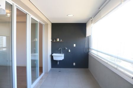 Varanda de kitnet/studio para alugar com 1 quarto, 47m² em Parque Industrial Tomas Edson, São Paulo
