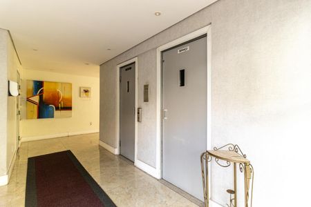 Apartamento à venda com 45m², 1 quarto e 1 vagaElevadores