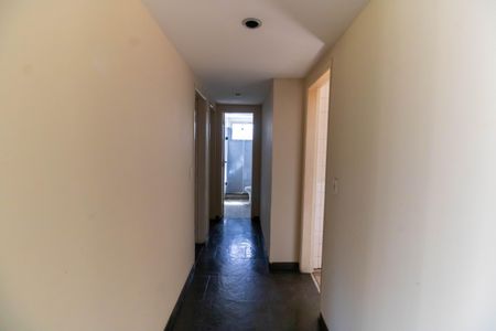 Corredor de apartamento à venda com 3 quartos, 129m² em Ingá, Niterói
