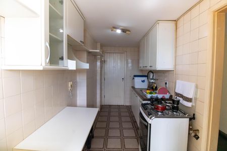 Apartamento à venda com 129m², 3 quartos e 2 vagas Apartamento à venda com 129m², 3 quartos e 2 vagasCozinha e Área de Serviço