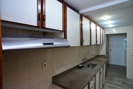 Apartamento para alugar com 156m², 4 quartos e 2 vagas Apartamento para alugar com 156m², 4 quartos e 2 vagasCozinha