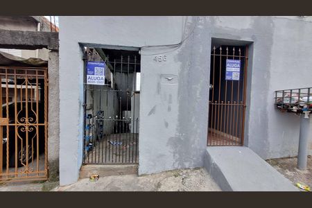 Fachada de casa para alugar com 1 quarto, 60m² em Parque Pinheiros, Taboão da Serra