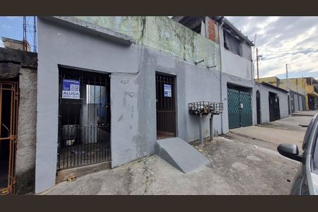 Fachada de casa para alugar com 1 quarto, 60m² em Parque Pinheiros, Taboão da Serra