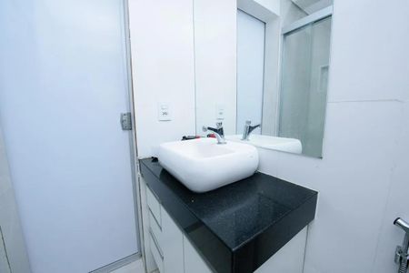 Banheiro de apartamento para alugar com 2 quartos, 48m² em Paulicéia, São Bernardo do Campo