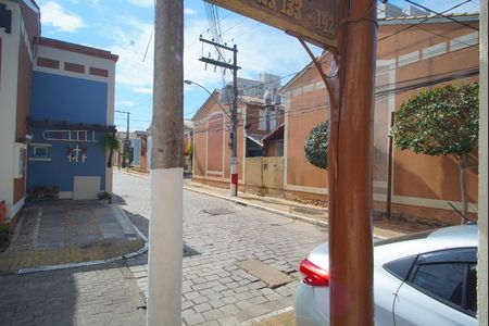 Sala - Vista de casa de condomínio para alugar com 2 quartos, 86m² em Jardim Itu, Porto Alegre