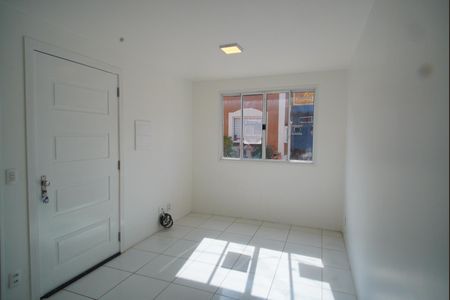 Sala de casa de condomínio para alugar com 2 quartos, 86m² em Jardim Itu, Porto Alegre