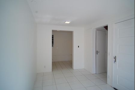 Sala de casa de condomínio para alugar com 2 quartos, 86m² em Jardim Itu, Porto Alegre