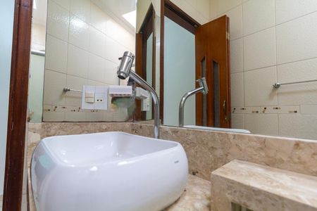 Casa para alugar com 75m², 3 quartos e 2 vagasBanheiro
