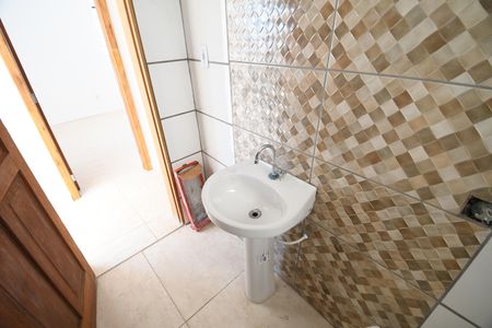 Casa para alugar com 80m², 2 quartos e 2 vagasBanheiro Social