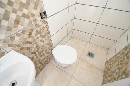 Casa para alugar com 80m², 2 quartos e 2 vagasBanheiro Social