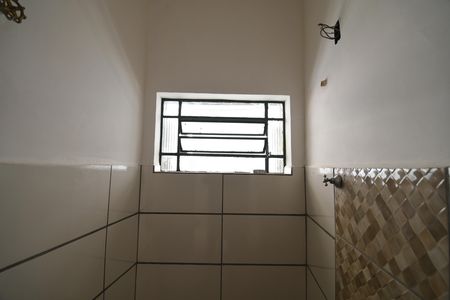 Casa para alugar com 80m², 2 quartos e 2 vagasBanheiro Social