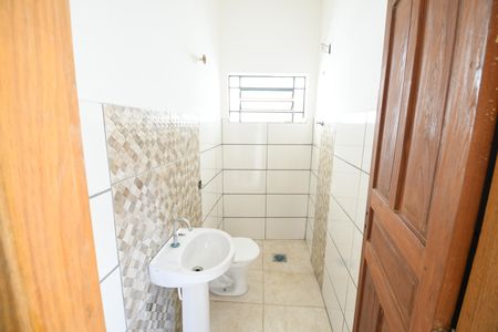 Casa para alugar com 80m², 2 quartos e 2 vagasBanheiro Social