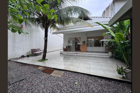 Casa de condomínio para alugar com 55m², 2 quartos e 2 vagas Casa de condomínio para alugar com 55m², 2 quartos e 2 vagasÁrea externa