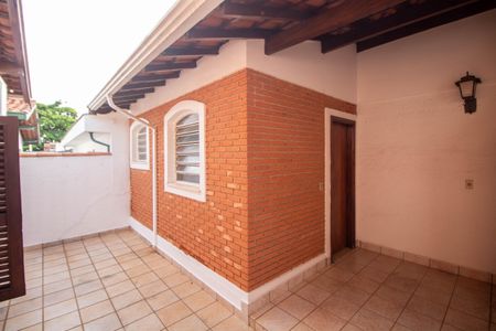 Casa para alugar com 200m², 3 quartos e 3 vagasÁREA EXTERNA FUNDOS