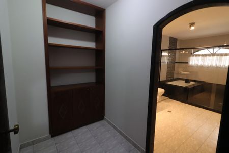 Suíte 1 de casa para alugar com 3 quartos, 190m² em Quitaúna, Osasco