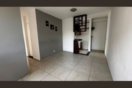 Sala de apartamento para alugar com 3 quartos, 53m² em Vargem Grande, Rio de Janeiro