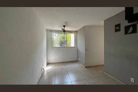 Sala de apartamento para alugar com 3 quartos, 53m² em Vargem Grande, Rio de Janeiro