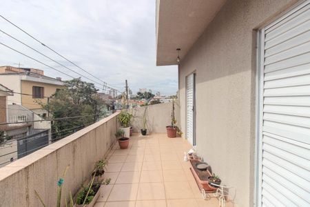 Casa à venda com 214m², 3 quartos e 2 vagas Casa à venda com 214m², 3 quartos e 2 vagasVaranda