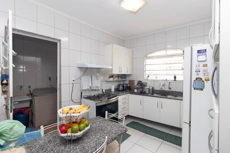 Casa à venda com 214m², 3 quartos e 2 vagas Casa à venda com 214m², 3 quartos e 2 vagasCozinha