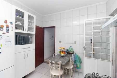 Casa à venda com 214m², 3 quartos e 2 vagas Casa à venda com 214m², 3 quartos e 2 vagasCozinha